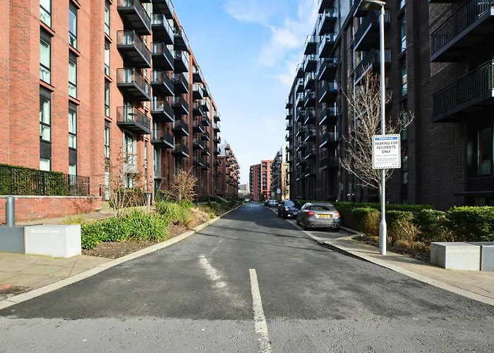 New Stylish City Apartment Free Parking Sleeps 5 Or 6