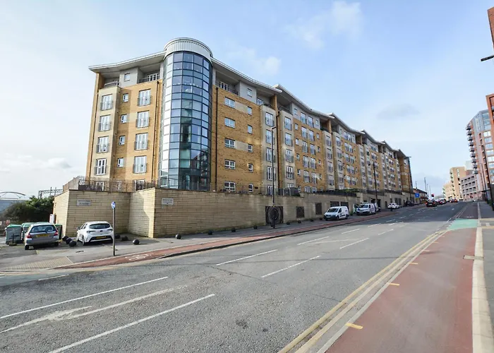 New Stylish City Apartment Free Parking Sleeps 5 Or 6