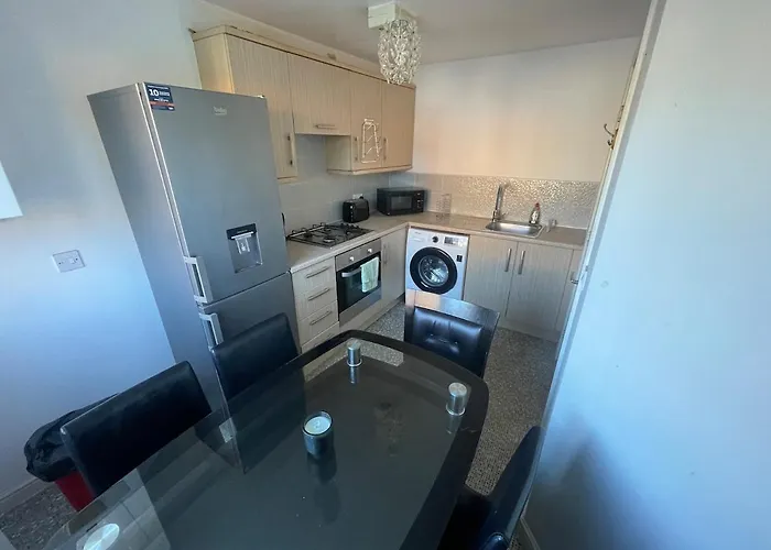 Large 3-Bed House Near Etihad & Coop Live
